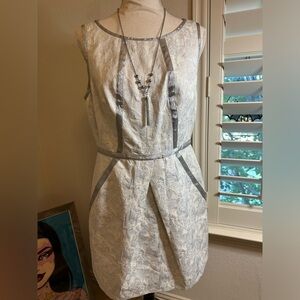 Laundry by Shelli Segal Cocktail Silver sleeveless dress size 12